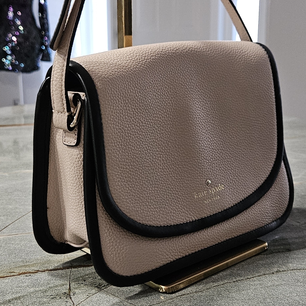 Kate Spade Black & Cream Pebbled Leather Flap Crossbody 9x7 Excellent Condition